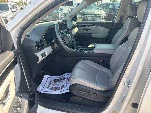 Used 2023 Honda Pilot Touring image 16