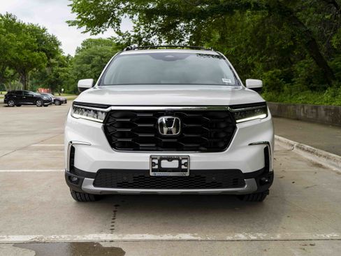 Certified 2025 Honda Pilot Elite image 3