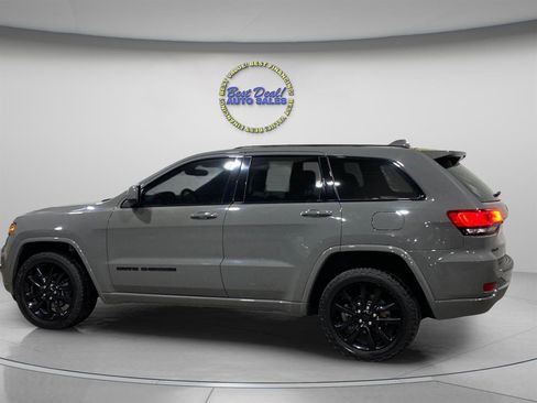 Used 2020 Jeep Grand Cherokee Altitude image 3