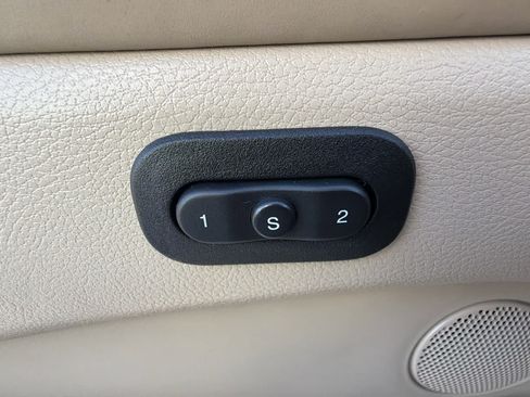 Used 2020 Jeep Grand Cherokee Overland AWD/4WD image 17