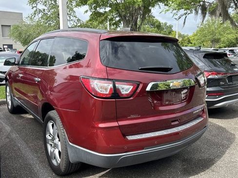 Used 2016 Chevrolet Traverse LT w/ Style and Technology Package FWD image 4