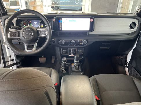 Used 2024 Jeep Wrangler Unlimited Sahara AWD/4WD image 11