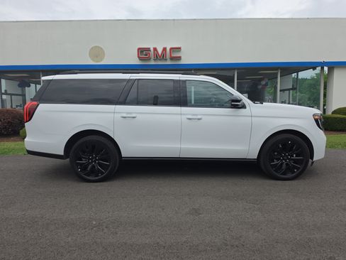 Used 2025 Ford Expedition Max Platinum AWD/4WD image 2