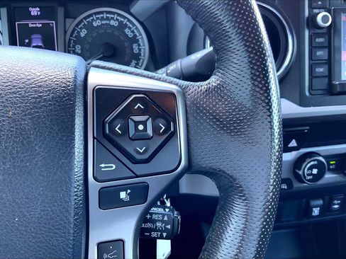 Used 2019 Toyota Tacoma SR5 AWD/4WD image 21