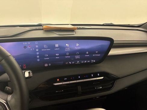 Certified 2025 Buick Enclave Preferred FWD image 26