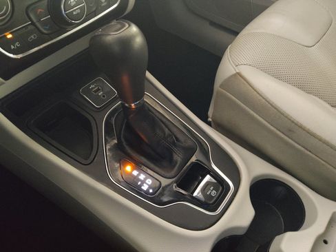 Used 2020 Jeep Cherokee Limited FWD image 26