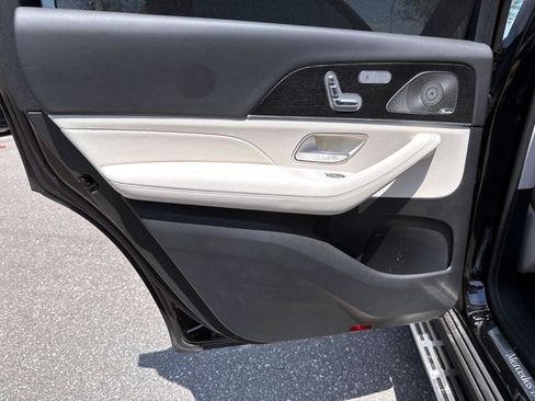 Used 2023 Mercedes-Benz GLS 580 4MATIC image 10