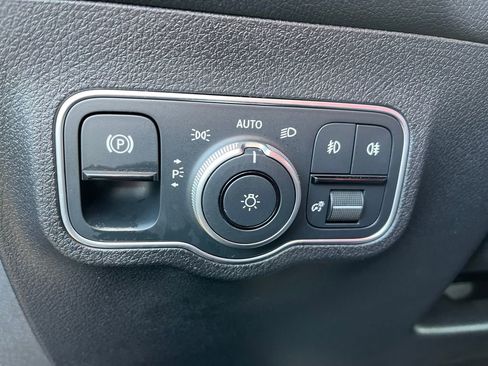 Certified 2025 Mercedes-Benz GLB 250 4MATIC image 25