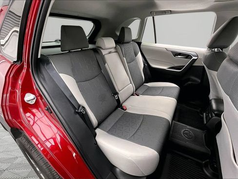 Used 2025 Toyota RAV4 XLE w/ Convenience Package FWD image 27