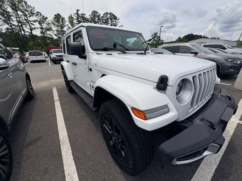Used 2022 Jeep Wrangler Unlimited Sahara AWD/4WD image 12