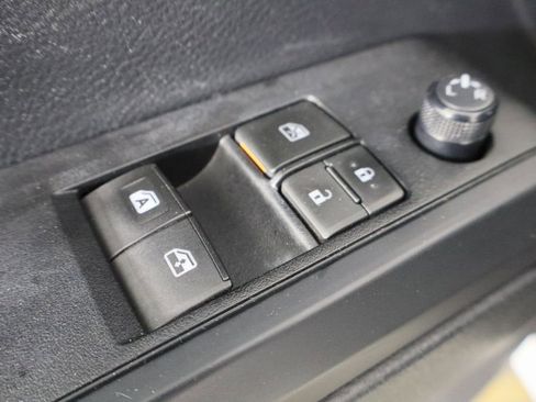 Used 2019 Toyota Tacoma SR image 13