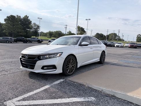 Used 2018 Honda Accord Sport image 6