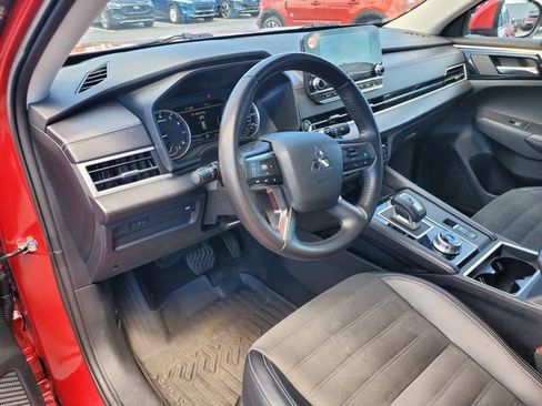 Used 2024 Mitsubishi Outlander SE Black Edition AWD/4WD image 11