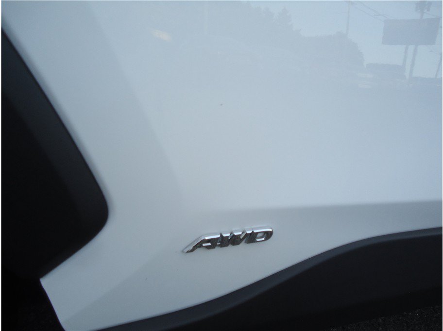 Used 2019 Toyota RAV4 LE w/ Carpet Mat Package AWD/4WD image 9