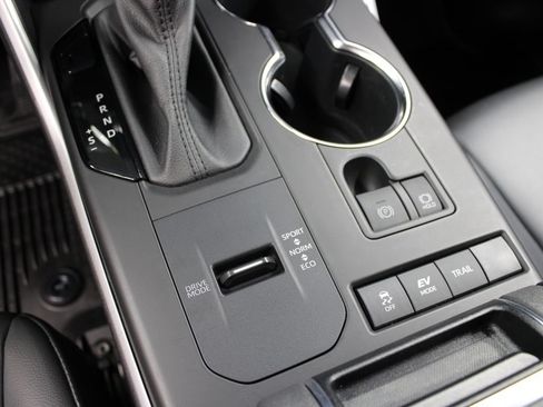 Used 2021 Toyota Highlander XLE AWD/4WD image 55