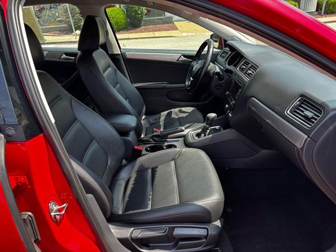 Used 2015 Volkswagen Jetta SE FWD image 25