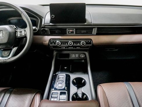 Used 2025 Honda Pilot Elite image 24