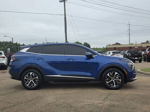 Used 2025 Kia Sportage EX FWD image 4