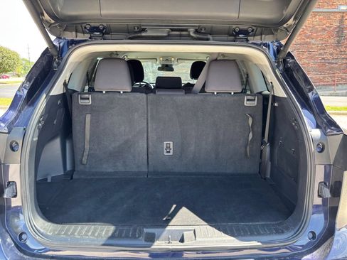 Used 2025 Toyota Highlander LE FWD image 33