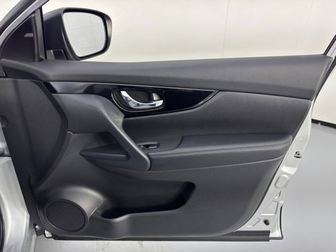 Used 2022 Nissan Rogue Sport SV image 39