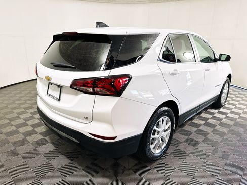 Used 2023 Chevrolet Equinox LT FWD image 3