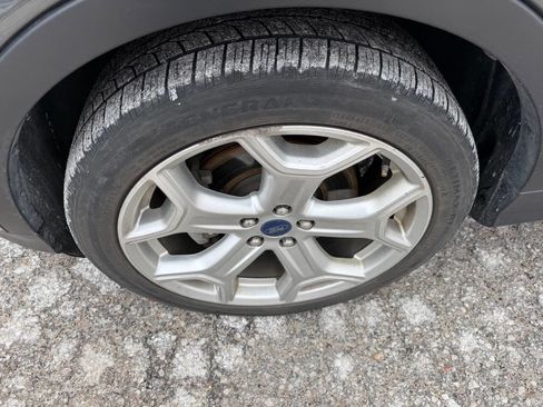 Used 2017 Ford Escape Titanium image 9