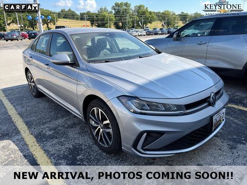 Used 2025 Volkswagen Jetta SE FWD image 1