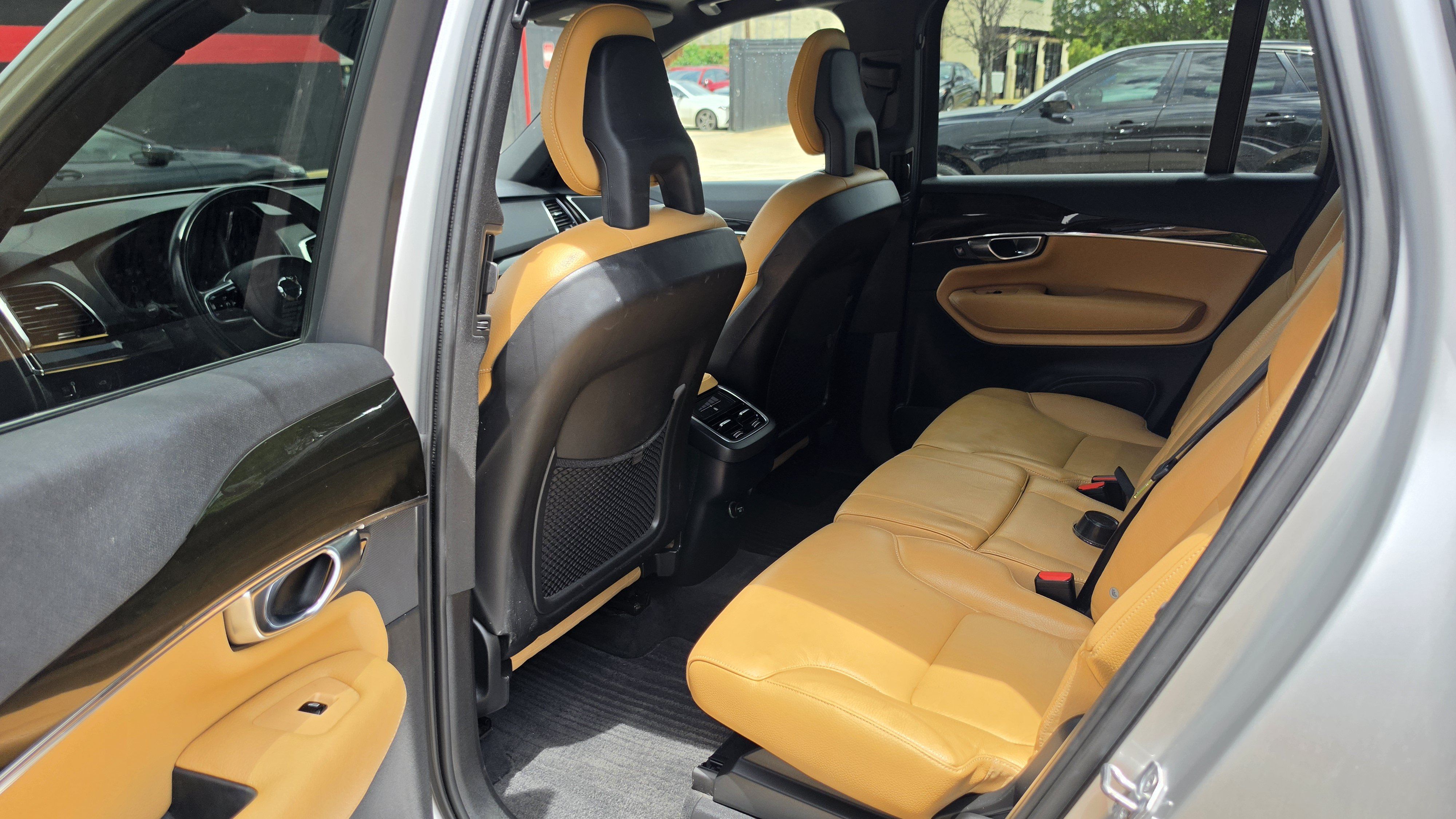 Used 2018 Volvo XC90 T6 Momentum w/ Convenience Package AWD/4WD image 21