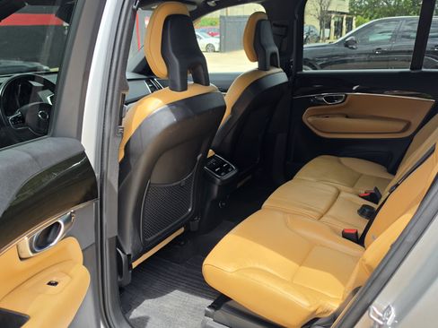 Used 2018 Volvo XC90 T6 Momentum w/ Convenience Package AWD/4WD image 21