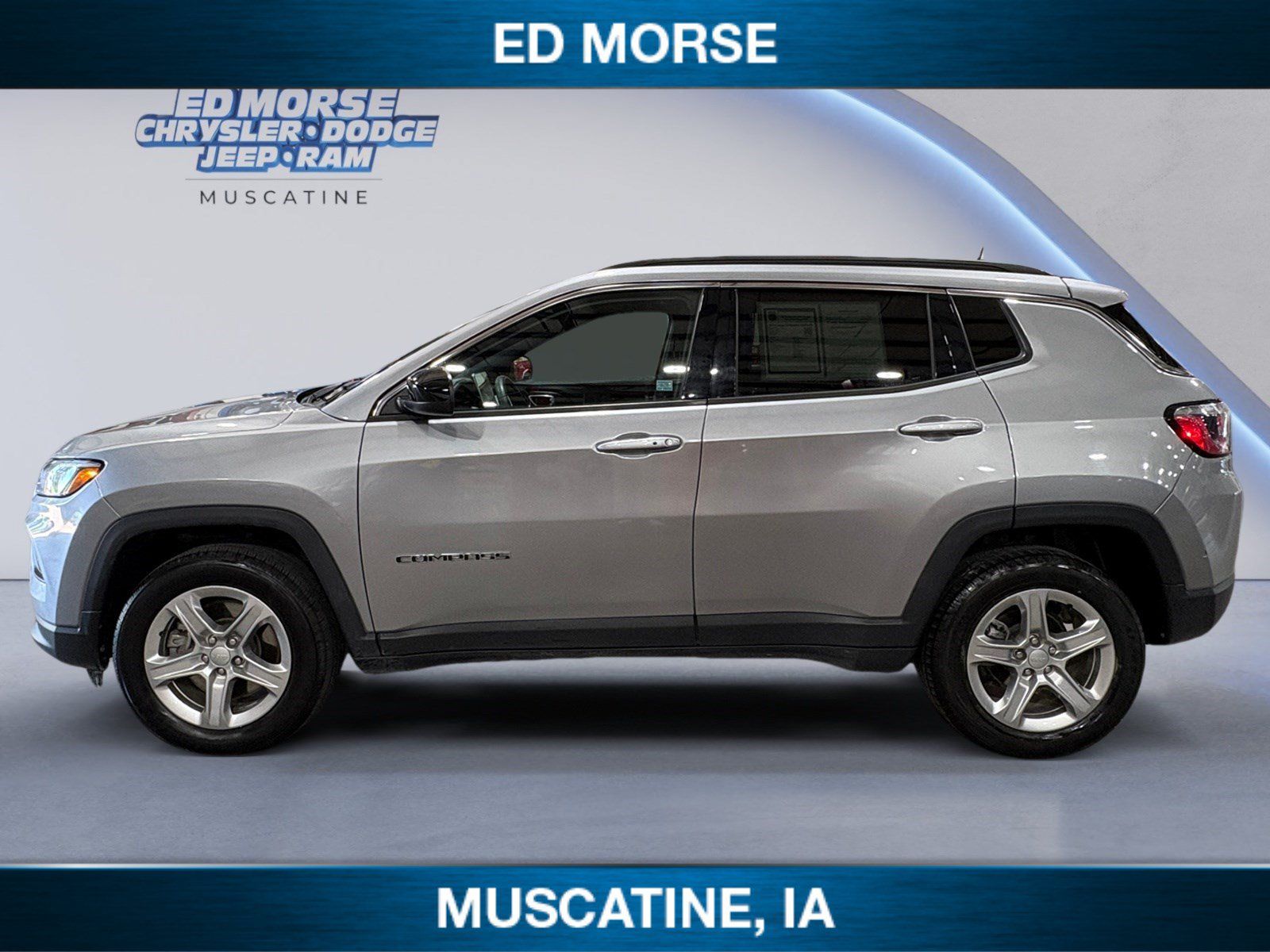 Used 2024 Jeep Compass Latitude AWD/4WD image 2