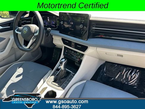 Used 2025 Volkswagen Jetta SE FWD image 16