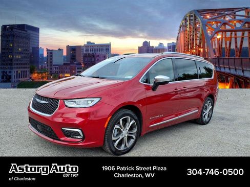 Used 2026 Chrysler Pacifica Pinnacle w/ Trailer Tow Group AWD/4WD image 7