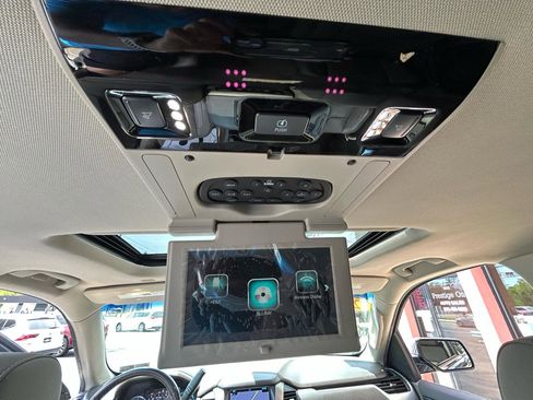 Used 2019 Chevrolet Tahoe Premier AWD/4WD image 18