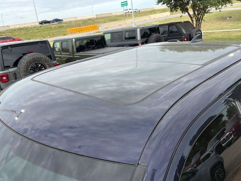 Used 2025 Toyota Tundra Limited AWD/4WD image 12