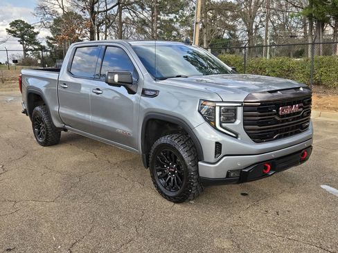 Used 2023 GMC Sierra 1500 AT4X image 2