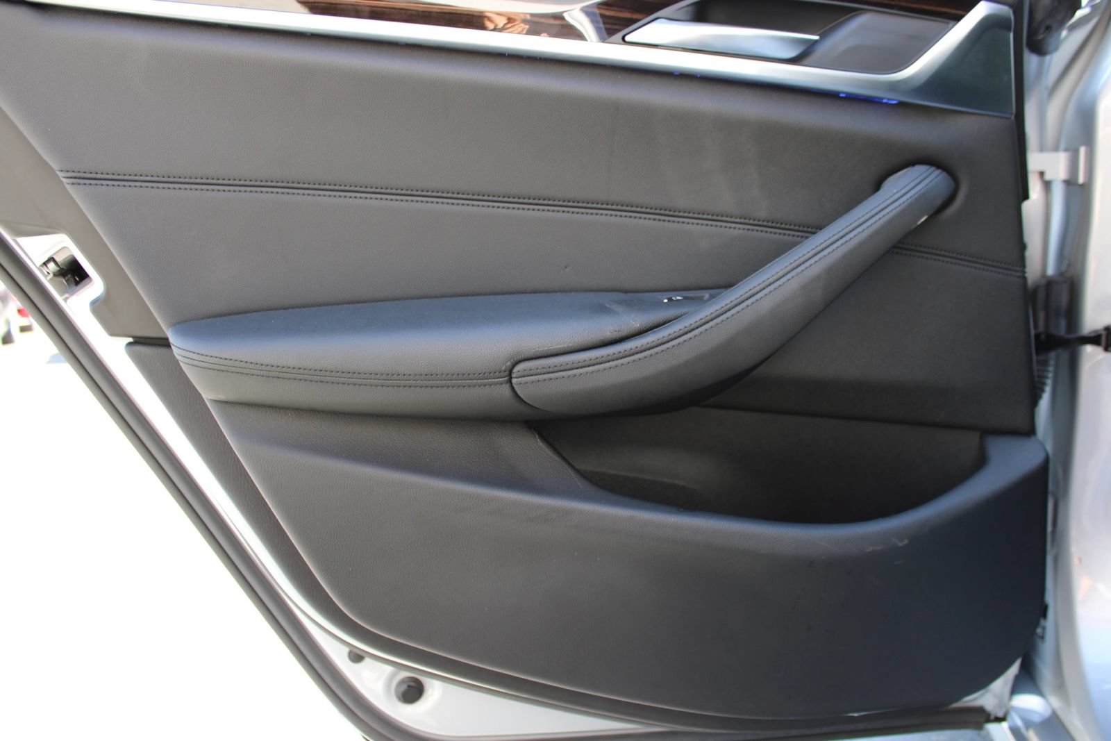 Used 2019 BMW 530e w/ Premium Package RWD image 9