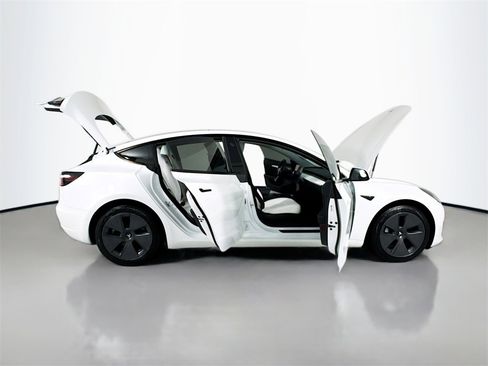 Used 2022 Tesla Model 3 image 34