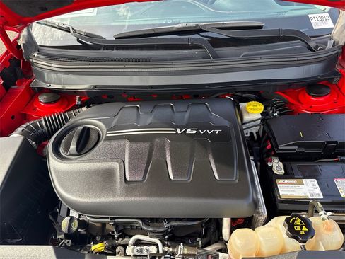 Used 2019 Jeep Cherokee Trailhawk image 8