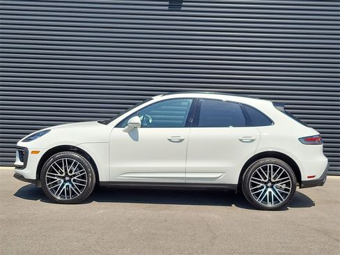 Used 2025 Porsche Macan image 2