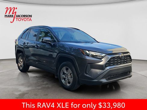 Used 2025 Toyota RAV4 XLE FWD image 5