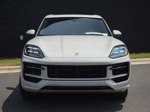 Certified 2025 Porsche Cayenne S AWD/4WD image 10