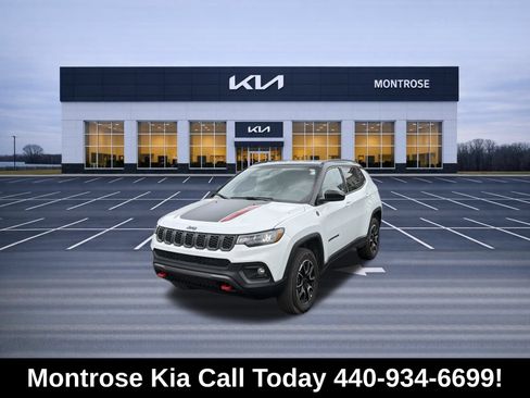 Used 2025 Jeep Compass Trailhawk AWD/4WD image 1