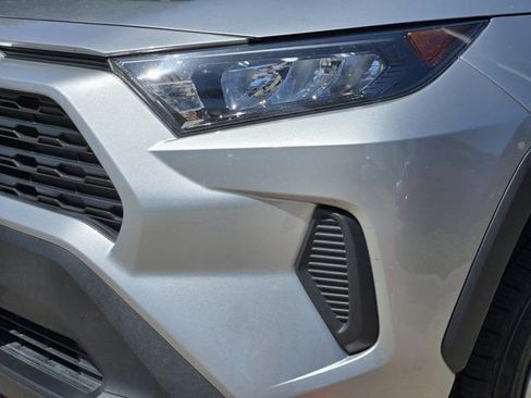 Used 2022 Toyota RAV4 LE FWD image 9