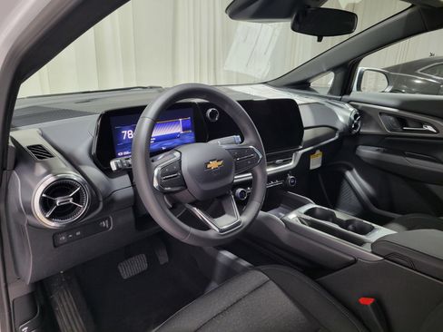 Used 2025 Chevrolet Equinox EV LT image 23