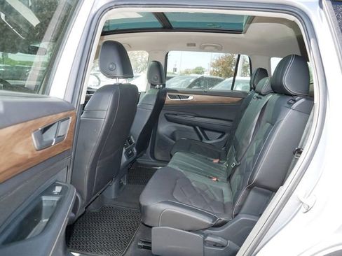 Certified 2024 Volkswagen Atlas SE w/ Panoramic Sunroof Package AWD/4WD image 16
