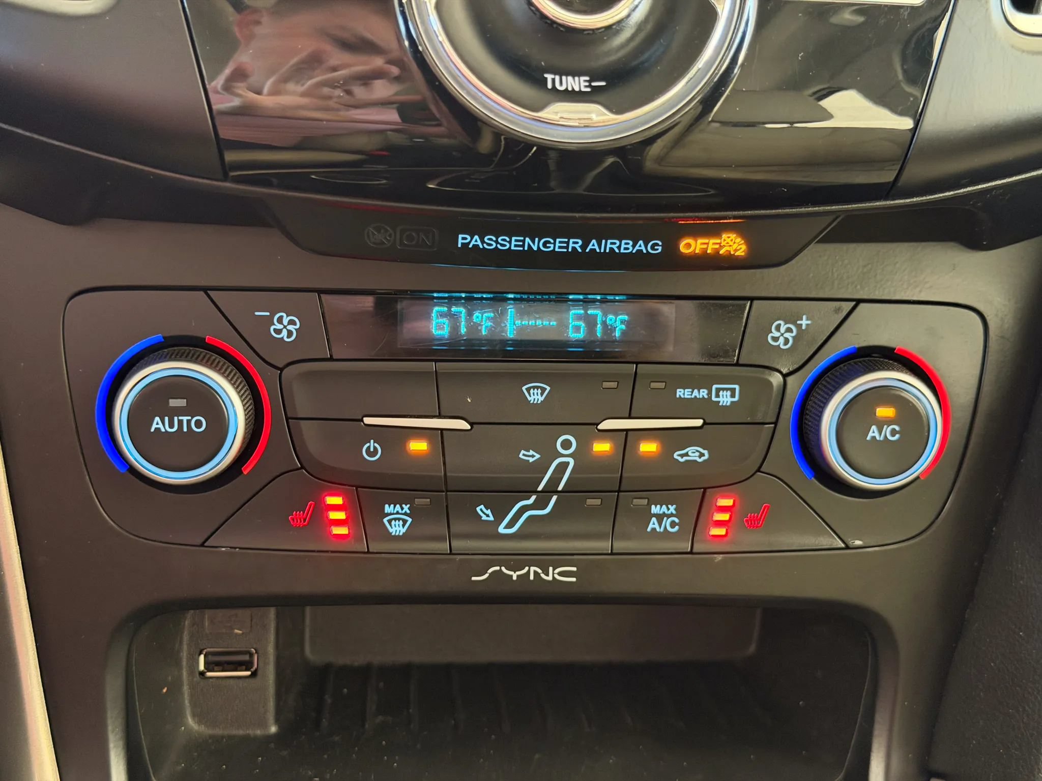Used 2018 Ford Focus Titanium FWD image 36