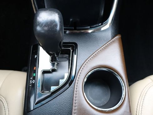 Used 2013 Toyota Avalon Limited image 37