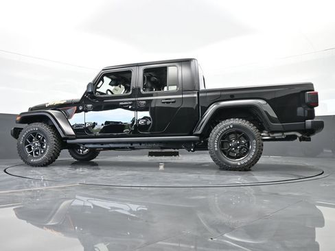 Used 2024 Jeep Gladiator Sport image 40