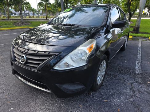 Used 2015 Nissan Versa SV FWD image 1