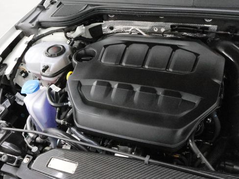 Used 2024 Volkswagen Golf R R image 18